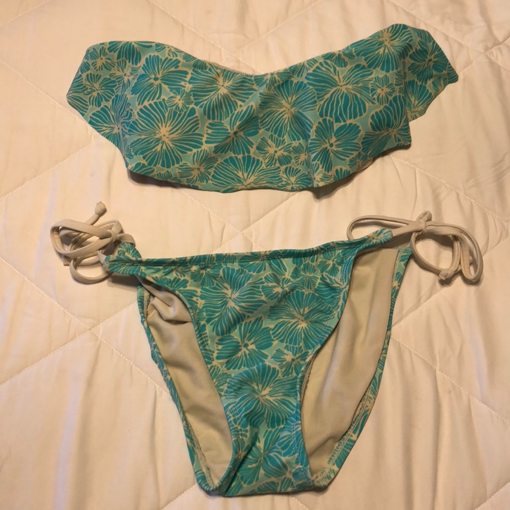 Cute Strapless bikini 👙 size small